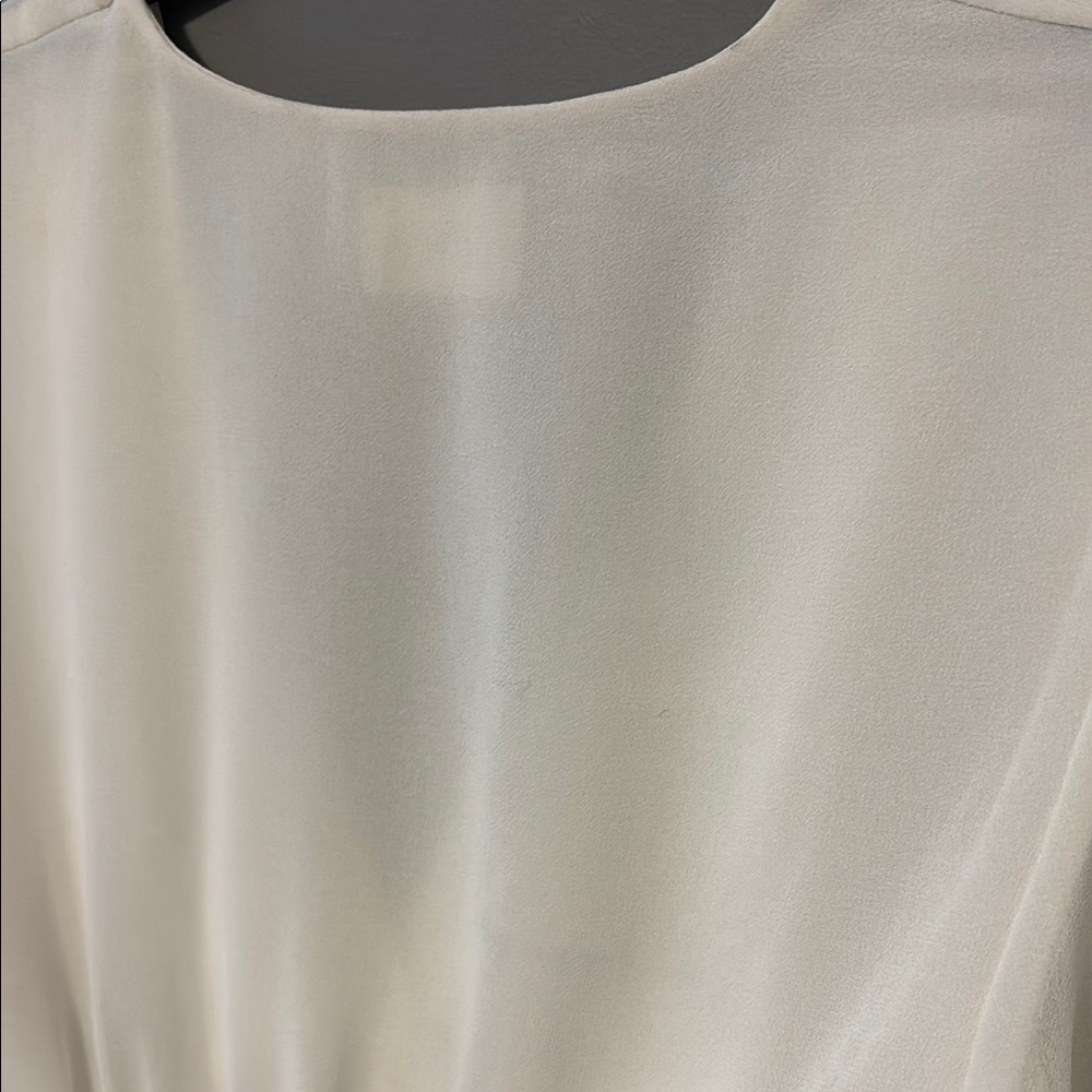 ARITZIA WILFRED Elegant White V-Neck Blouse - Picture 5 of 6